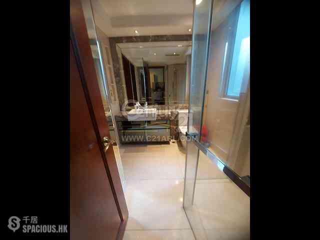 Wan Chai - The Avenue Phase 2 Block 3 04