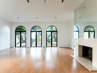 The Peak - Strawberry Hill 04