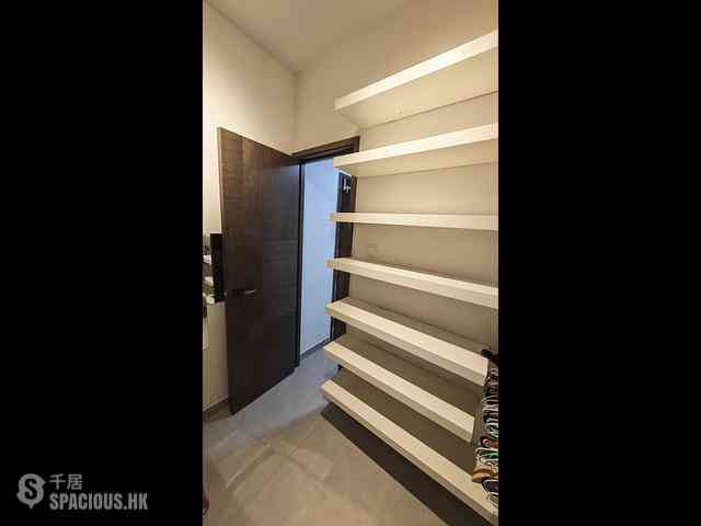 Sheung Wan - 17, Ko Shing Street 06