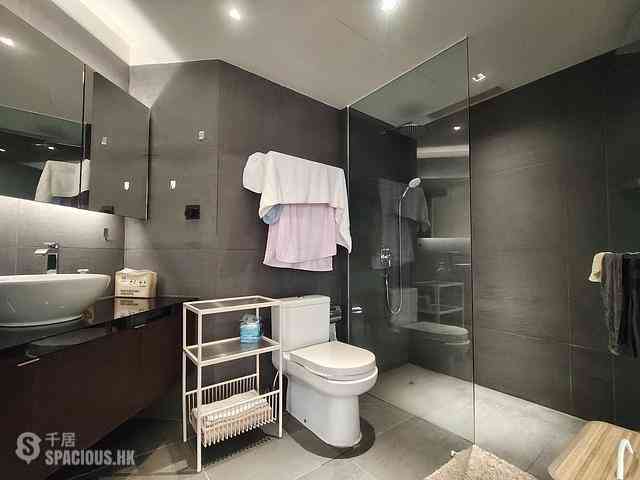 Wan Chai - Convention Plaza Apartments 09