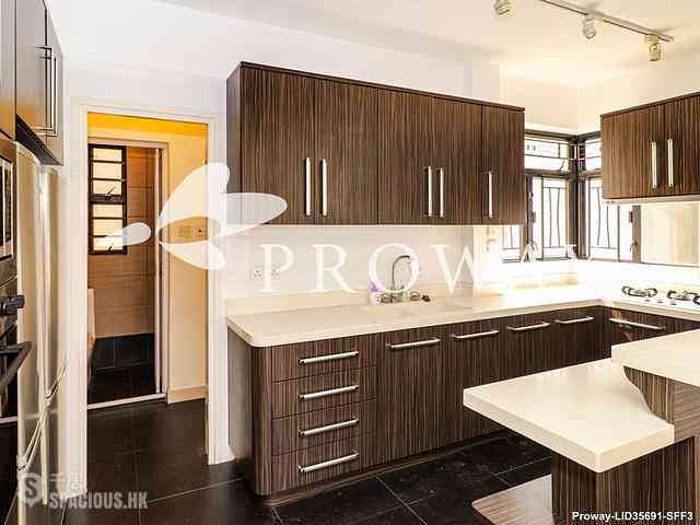 Mid Levels Central - Elegant Terrace 09