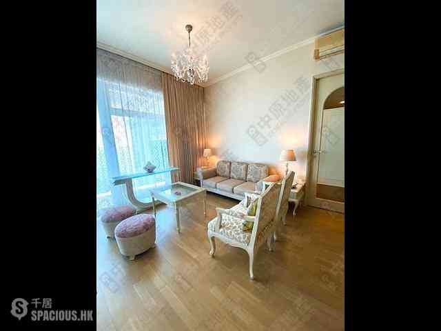 Pok Fu Lam - Villas Sorrento 02