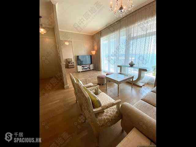 Pok Fu Lam - Villas Sorrento 03