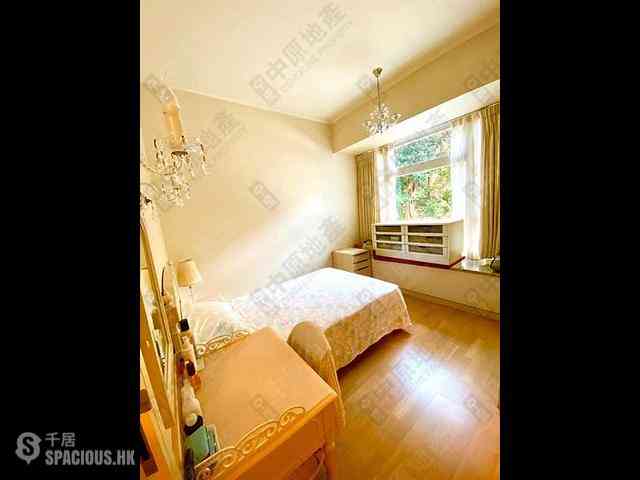 Pok Fu Lam - Villas Sorrento 05