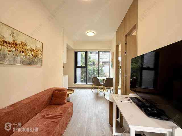 Sai Ying Pun - The Queens 01