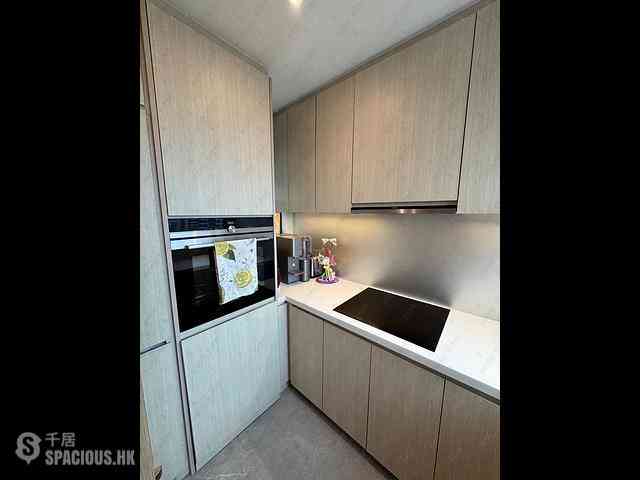 Sai Ying Pun - Centre Place 06