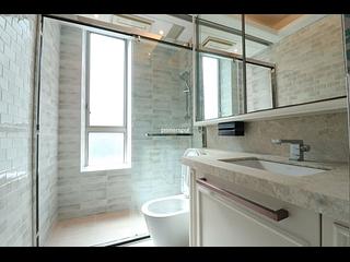 Wan Chai - The Avenue Phase 2 05