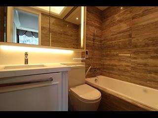 Wan Chai - The Avenue Phase 2 10