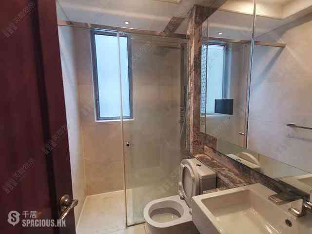 Wan Chai - The Avenue Phase 2 Block 2 06