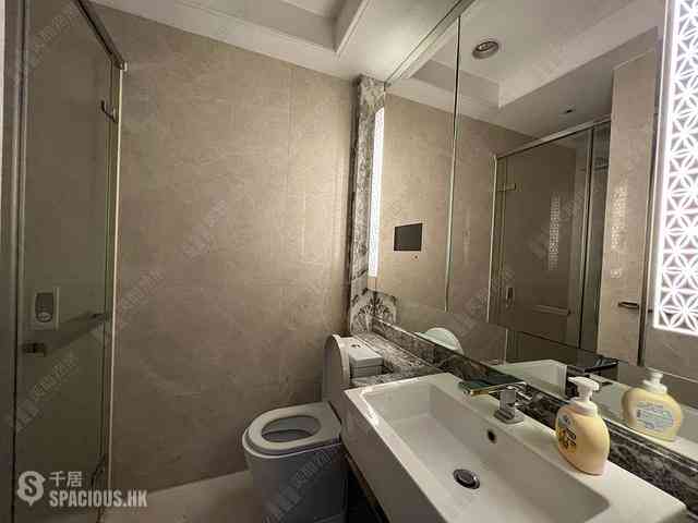 Wan Chai - The Avenue Phase 2 Block 2 02
