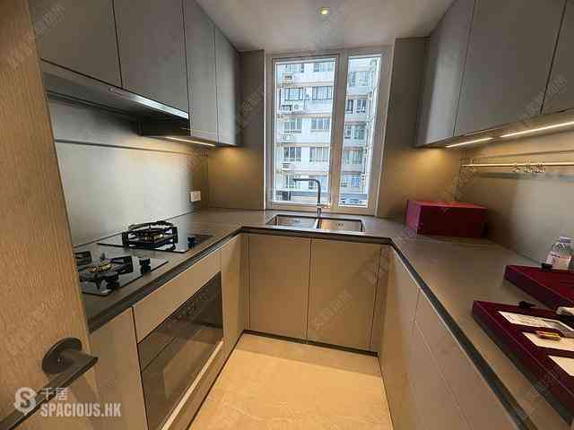 Wan Chai - 33 Kennedy Road 03
