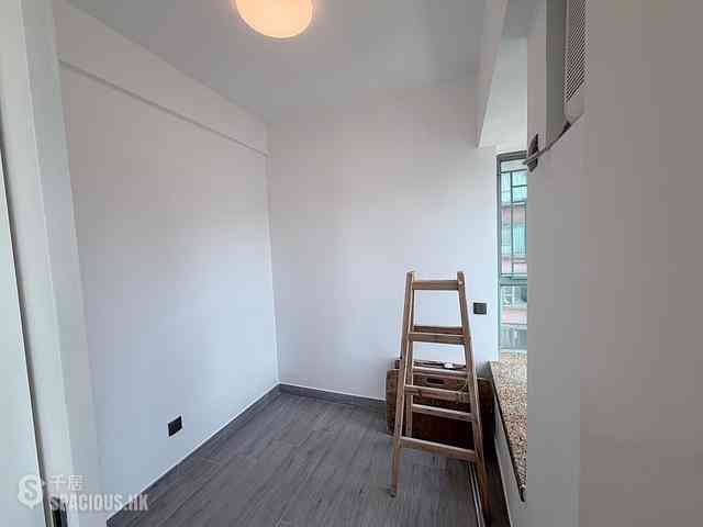 Sheung Wan - Queen's Terrace 04