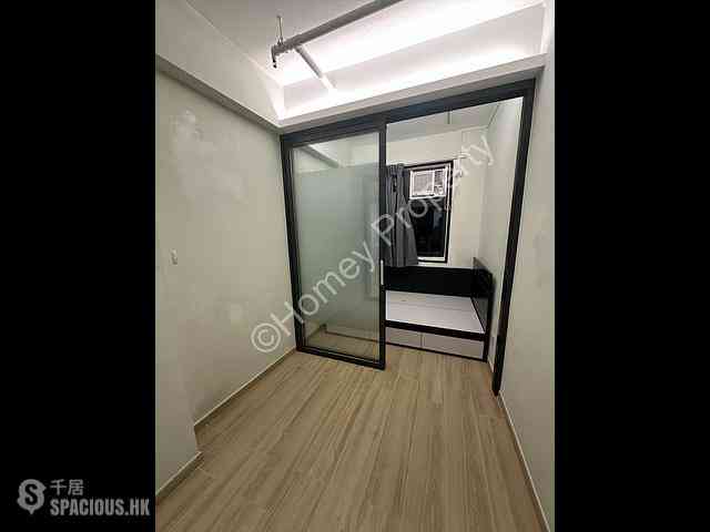 Sheung Wan - 114, Des Voeux Road West 01
