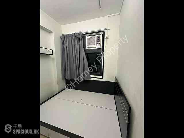 Sheung Wan - 114, Des Voeux Road West 04