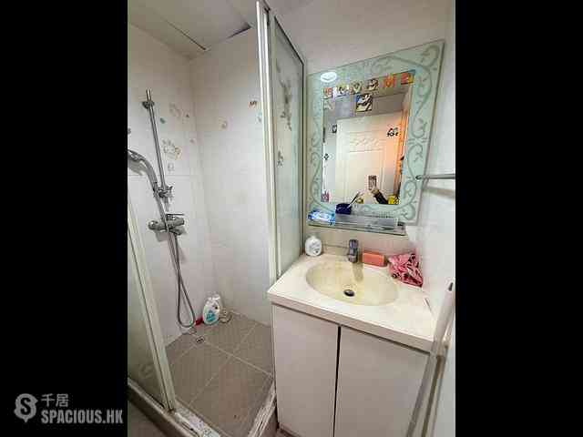 Shau Kei Wan - Wing Wah House 11