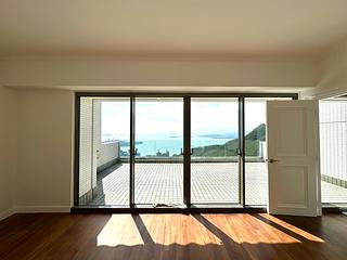 The Peak - Mount Austin Estate 09