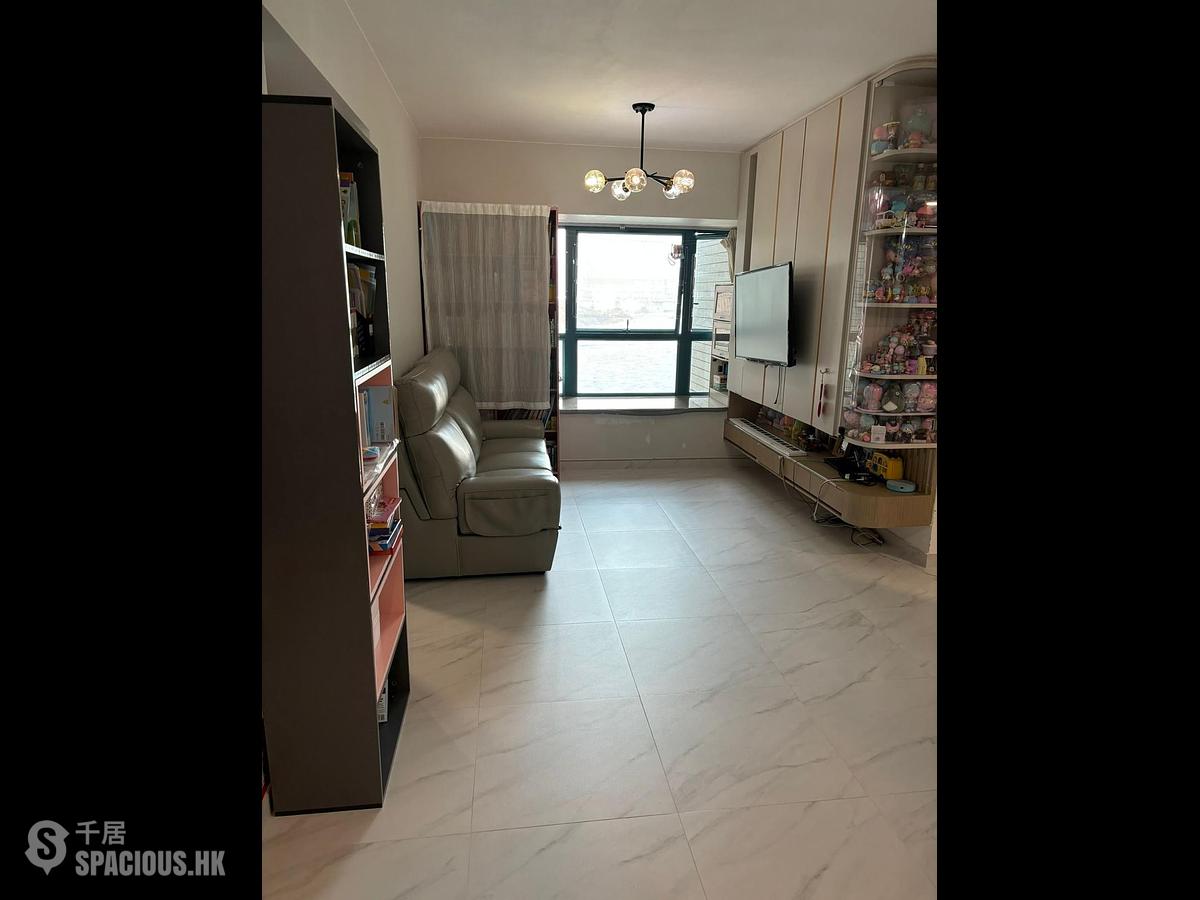 Tai Kok Tsui - The Long Beach Tower 3 01