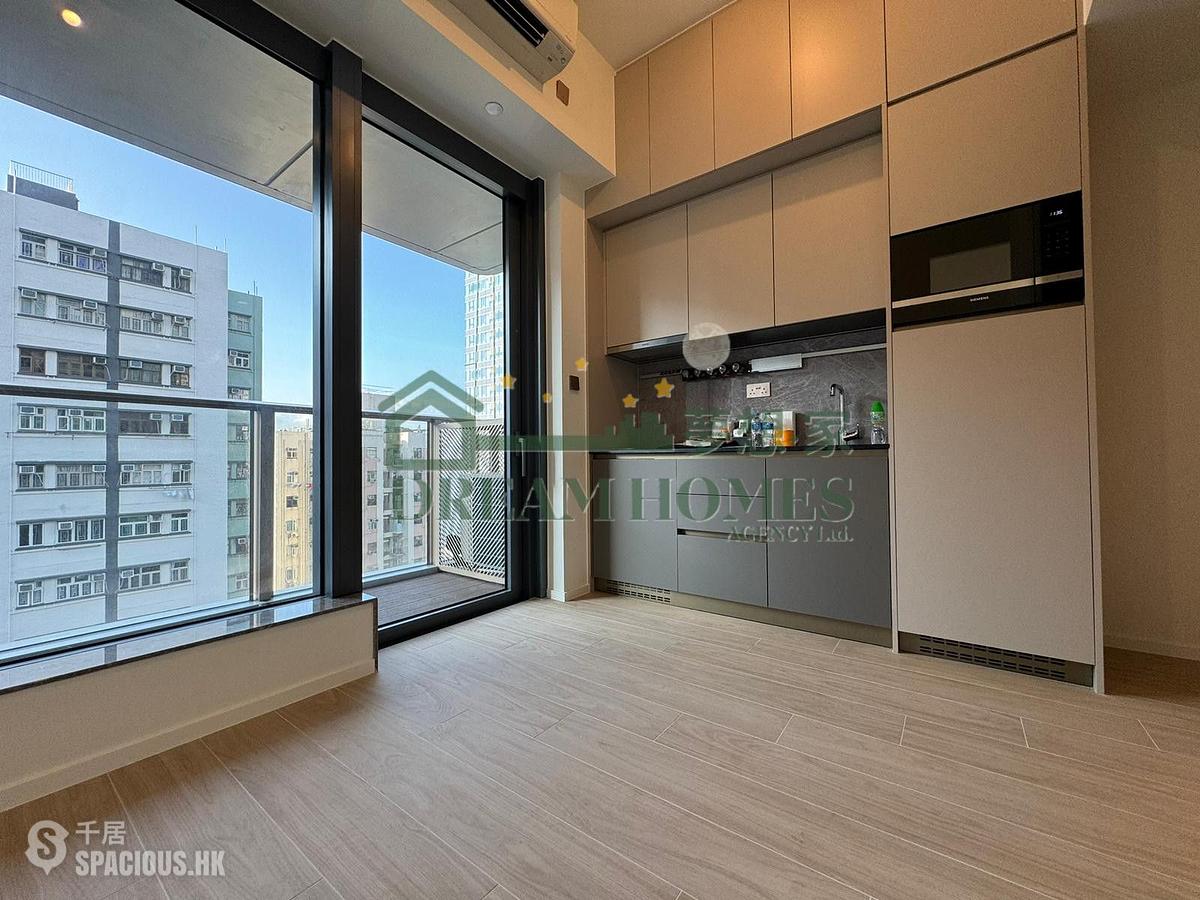 Sai Ying Pun - Des Voeux W Residence 01