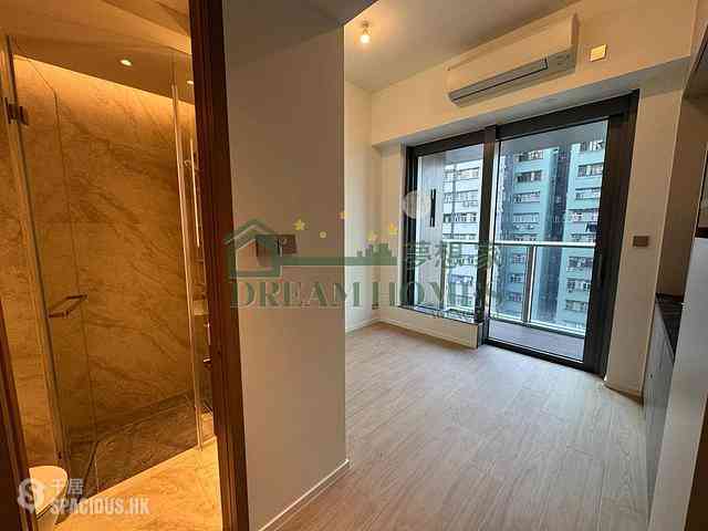 Sai Ying Pun - Des Voeux W Residence 07