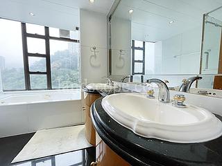 Mid Levels Central - Fairlane Tower 03