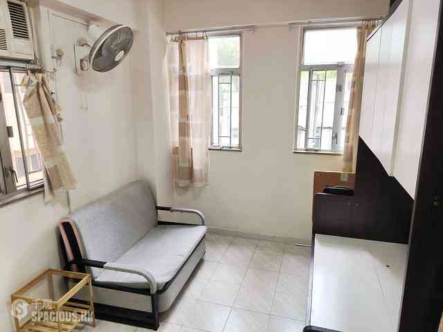 Shau Kei Wan - Fu King Building 02