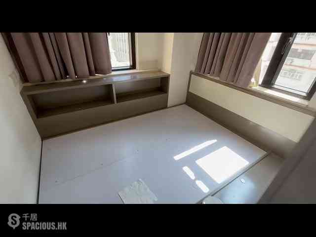 Shek Tong Tsui - Hang Lung Bank Western Branch Building 12