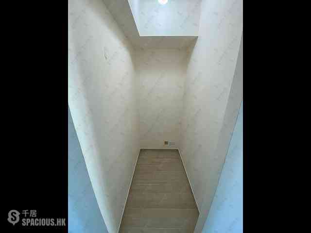 Sai Ying Pun - Centre Place 05