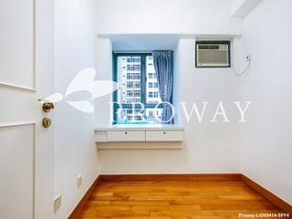 Sheung Wan - Queen's Terrace 06