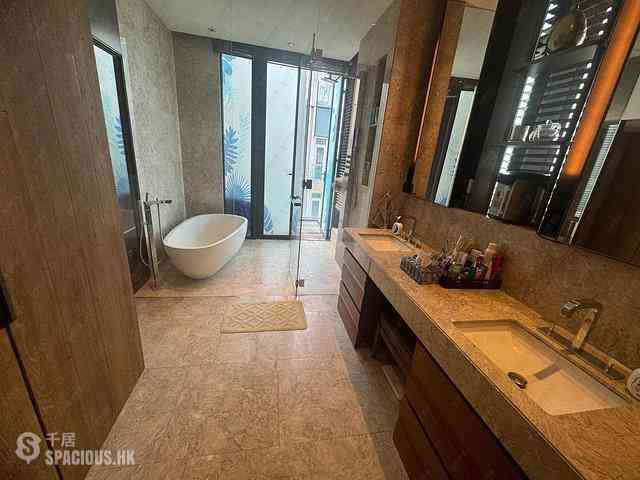 Mid Levels Central - Gramercy 03