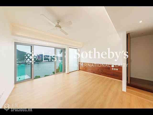 Repulse Bay - The Beachfront 07
