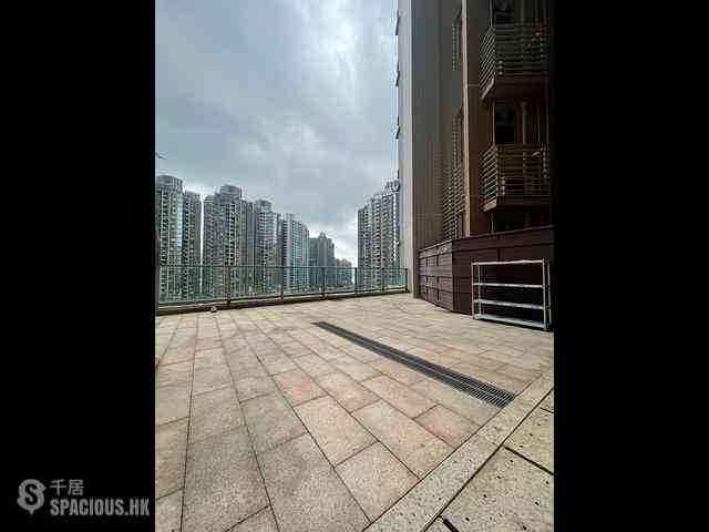 Tseung Kwan O - The Wings II 03