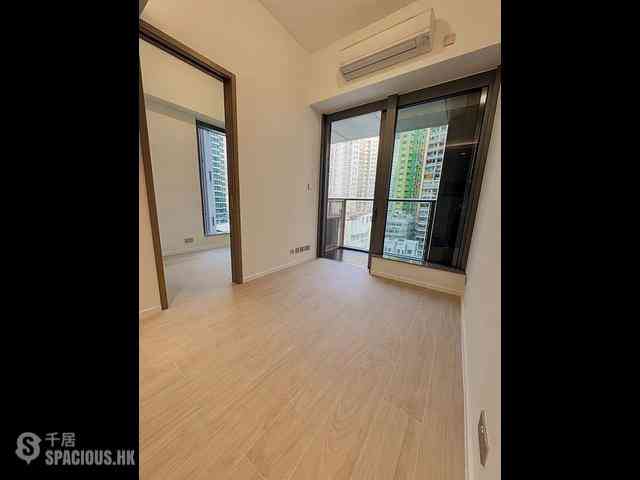 Sai Ying Pun - Des Voeux W Residence 02