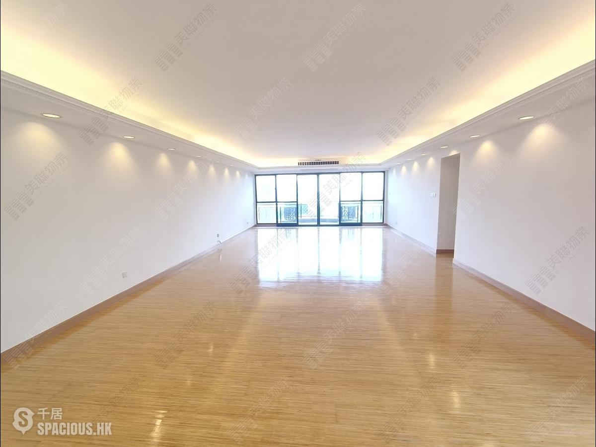 Mid Levels Central - Clovelly Court 01