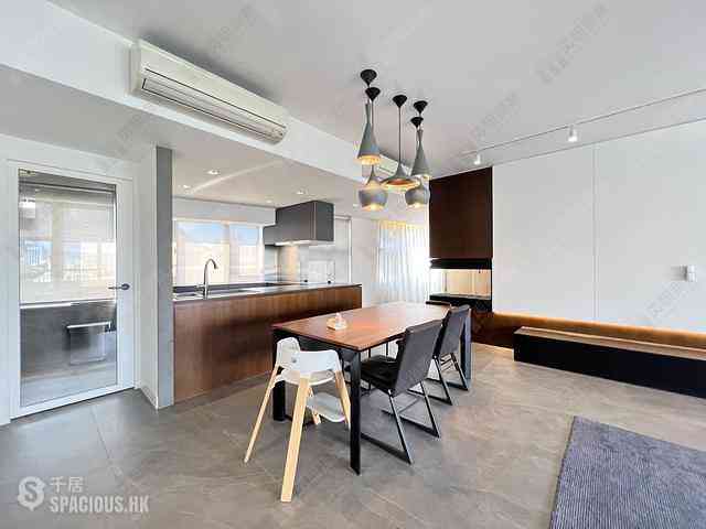Mid Levels Central - Birchwood Place 01