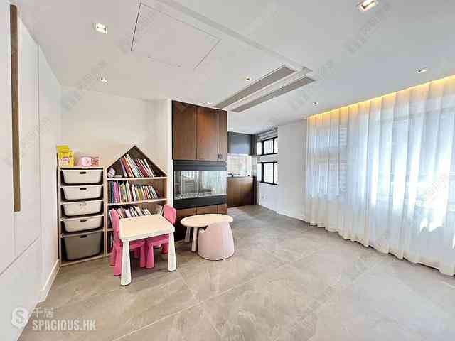 Mid Levels Central - Birchwood Place 06