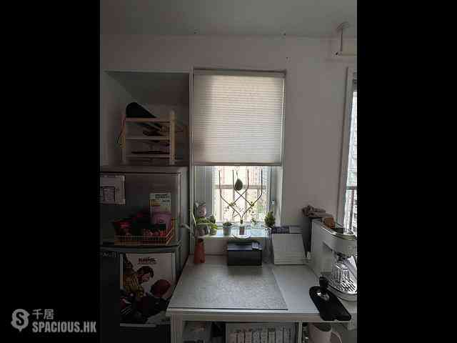 Sai Ying Pun - Fung Yat Building 07