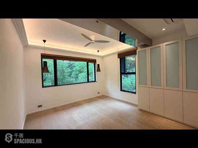 Mid Levels West - Peace Court 04