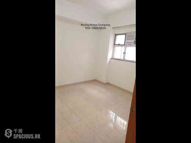 Sai Ying Pun - The Standard Chartered Bank Building 03