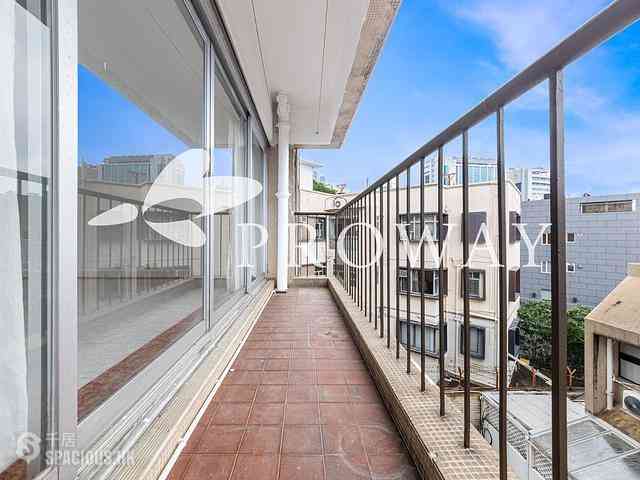 Pok Fu Lam - Bisney Villas 03