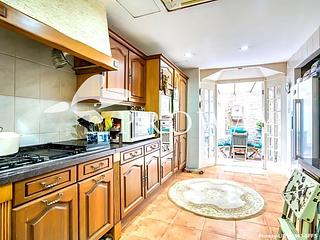 Chung Hom Kok - Coral Villas 08