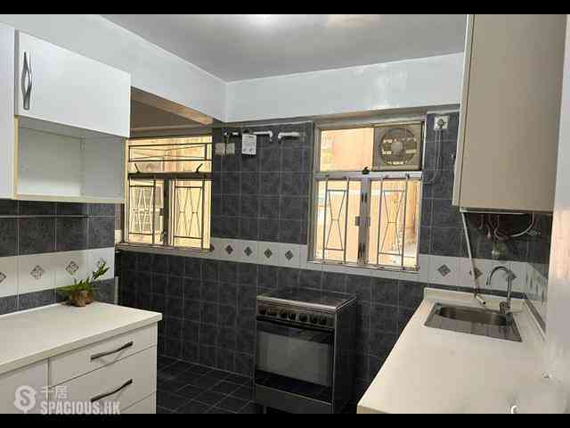 Pok Fu Lam - Baguio Villa Block 21 04