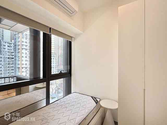 Sai Ying Pun - The Queens 04