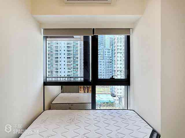 Sai Ying Pun - The Queens 06