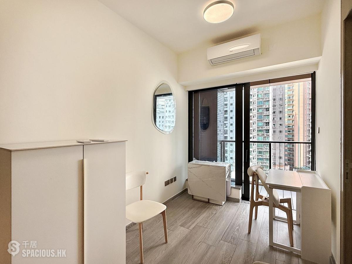 Sai Ying Pun - The Queens 01