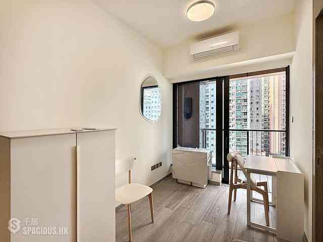 Sai Ying Pun - The Queens 01