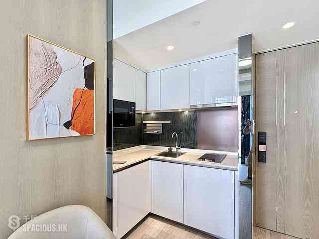 Sai Ying Pun - The Queens 11