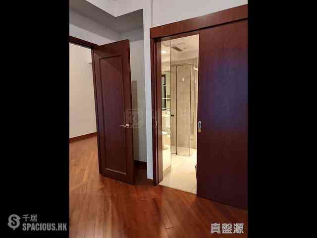 Wan Chai - The Avenue Phase 2 Block 2 04
