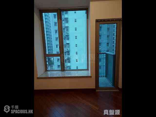 Wan Chai - The Avenue Phase 2 Block 2 05
