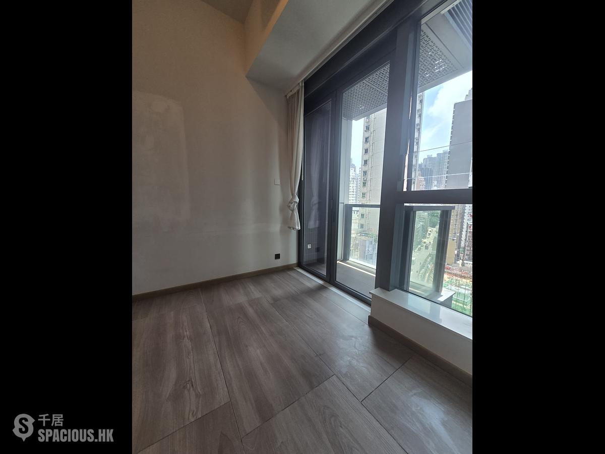 Sai Ying Pun - Two・Artlane 01