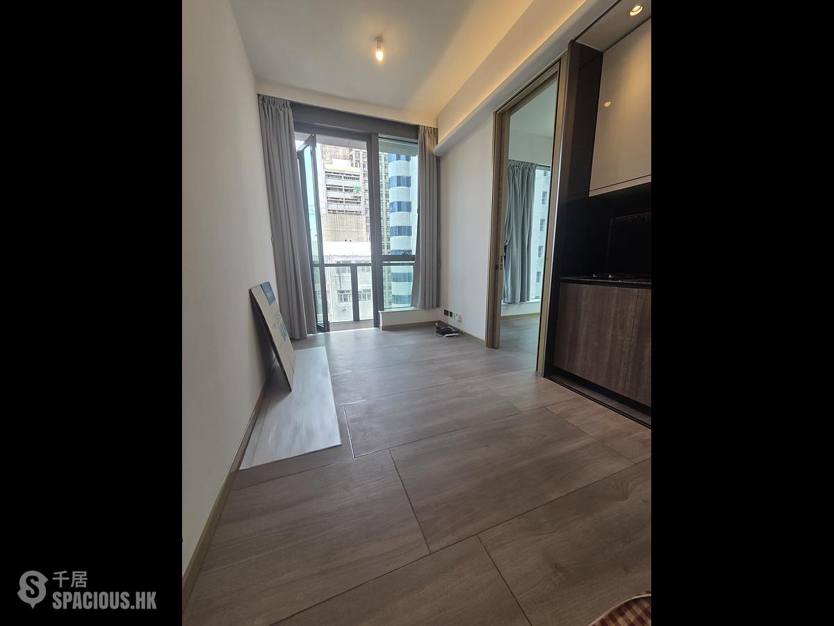 Sai Ying Pun - Two・Artlane 01